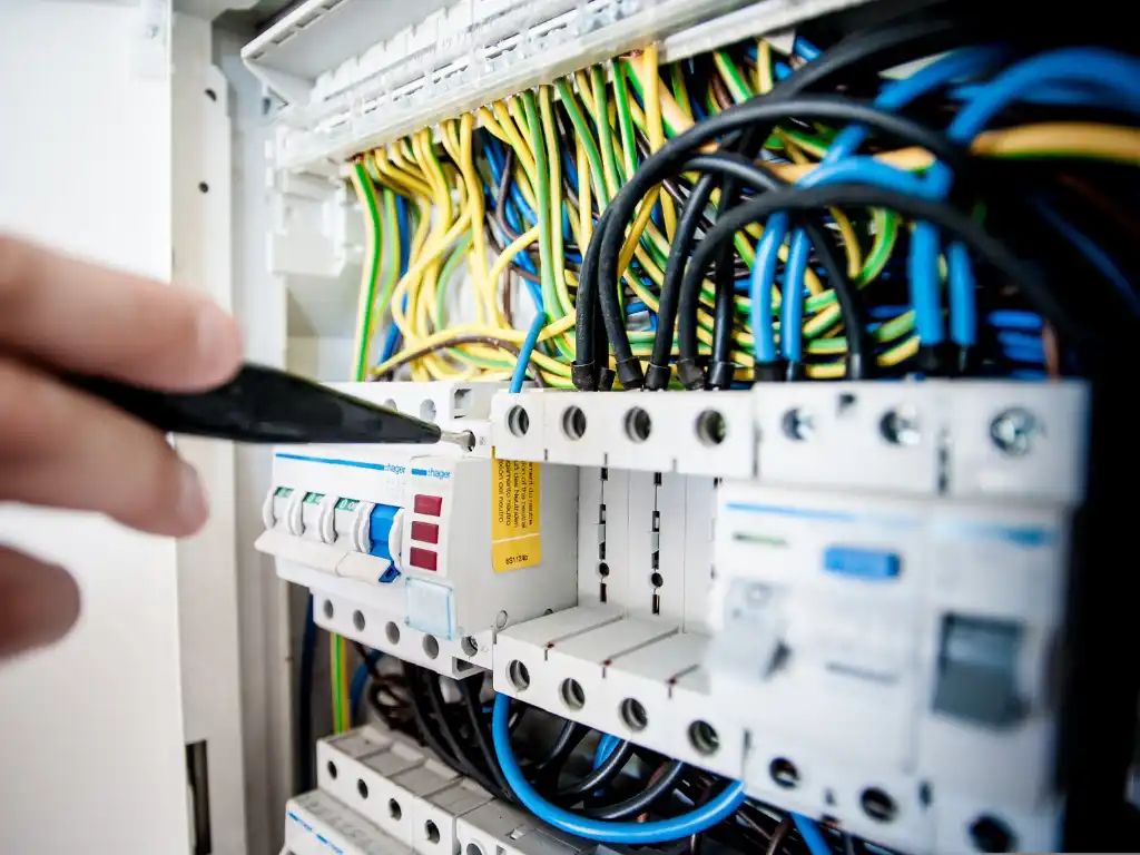 Testing a circuit breaker in a consumer unit